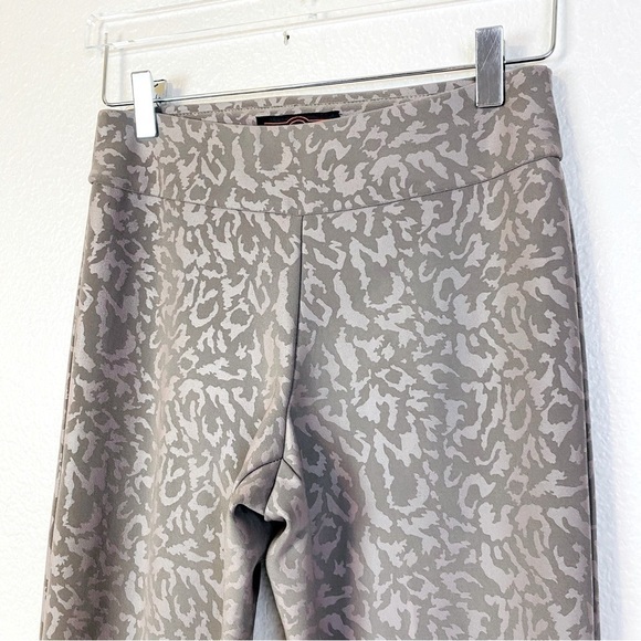 Krazy Larry Taupe Cheetah Pull on Ankle Pants Size 0 - Picture 4 of 6